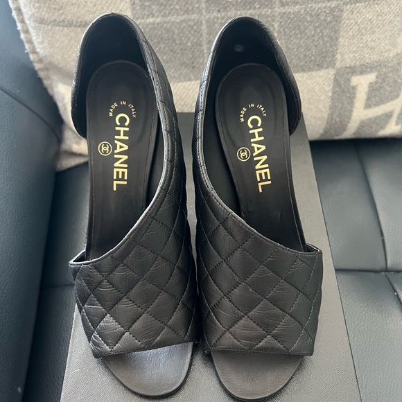 Chanel Logo Black Quilted Matelasse Leather Peep Toe Dorsay Gold High size 39 - Picture 3 of 5